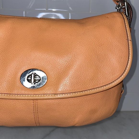 Coach Legacy Leather Flap Shoulder Crossbody sz 13” by 9”very nice - Picture 3 of 16